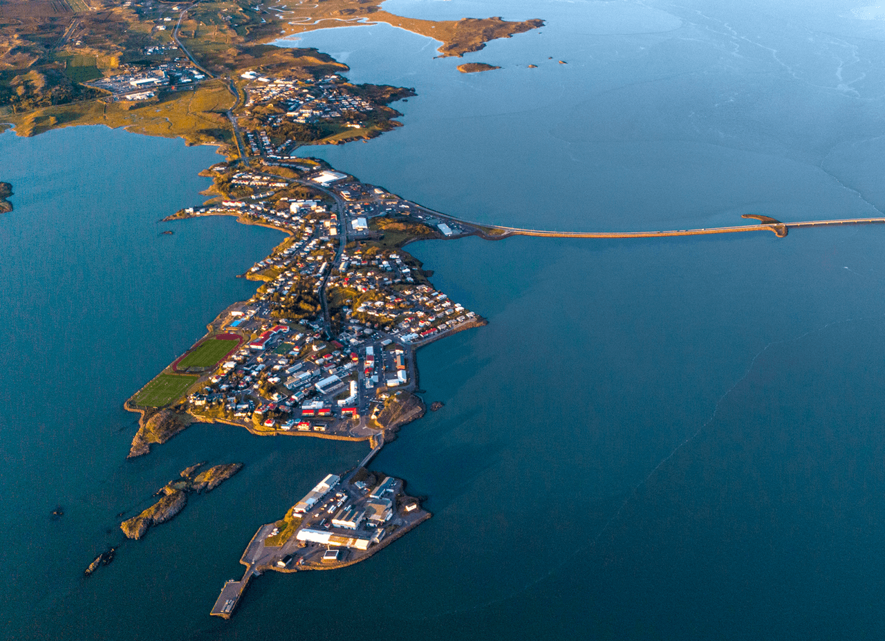 Ljósastaurar við Mávaklett og Fálkaklett